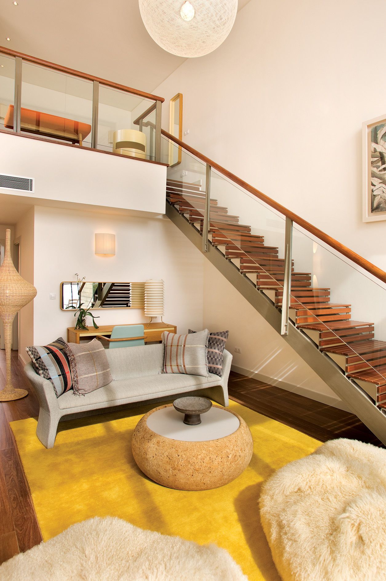 smart tv, ipod dock, pay films