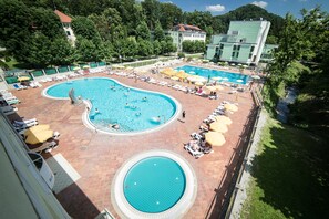 Piscine couverte, piscine extérieure (ouverte en saison)