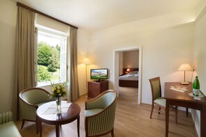 Premium Suite, Park View | Living area