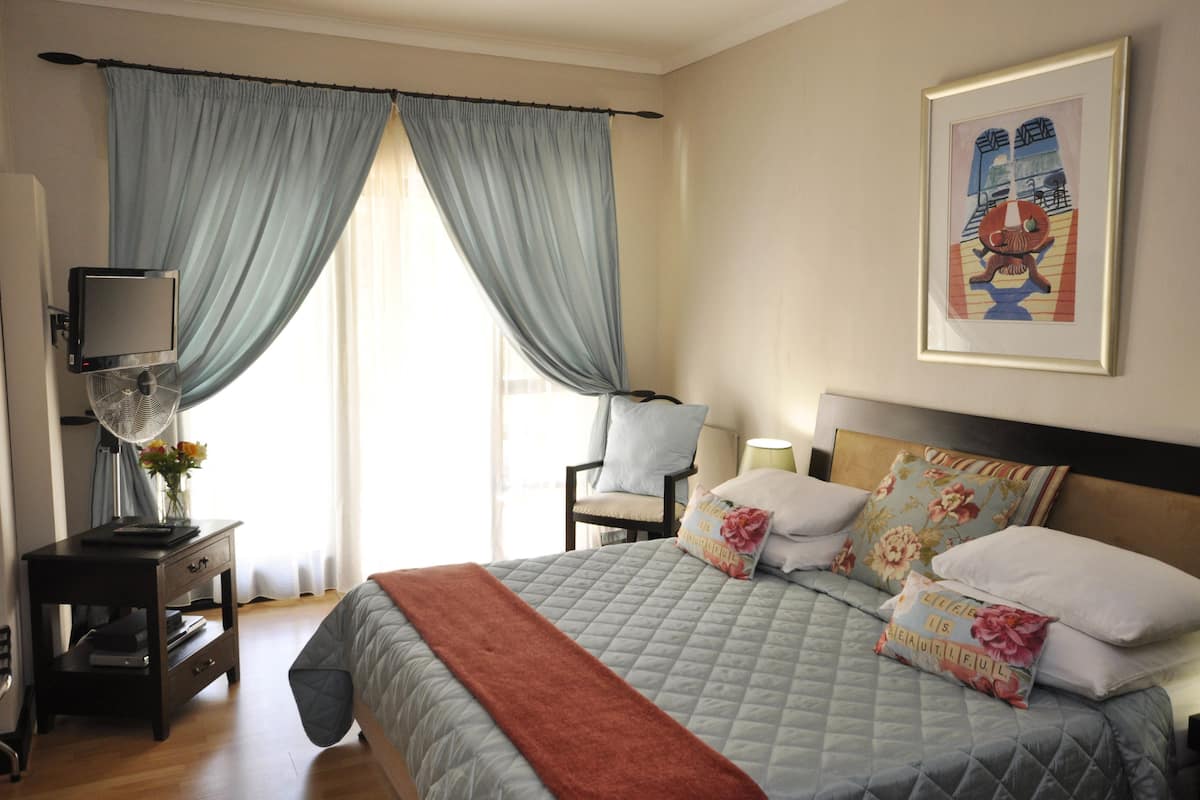 Minibar, in-room safe, soundproofing, iron/ironing board