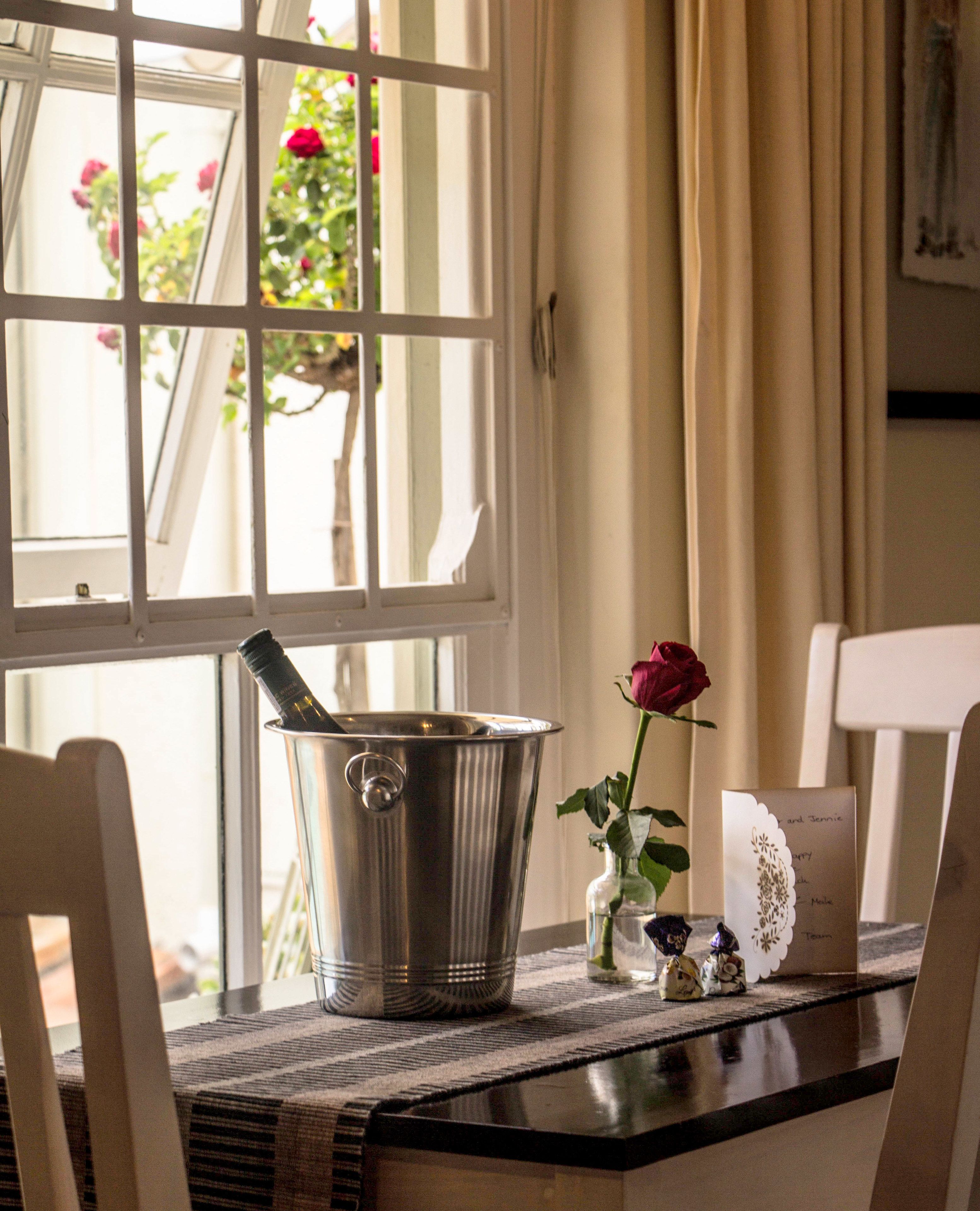 Superior Suite (Self-Catering King/Twin 5) | In-room dining