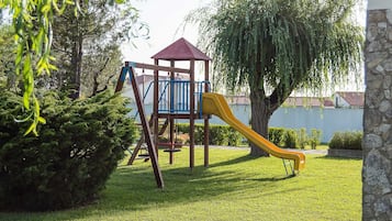 Children’s play area – outdoor