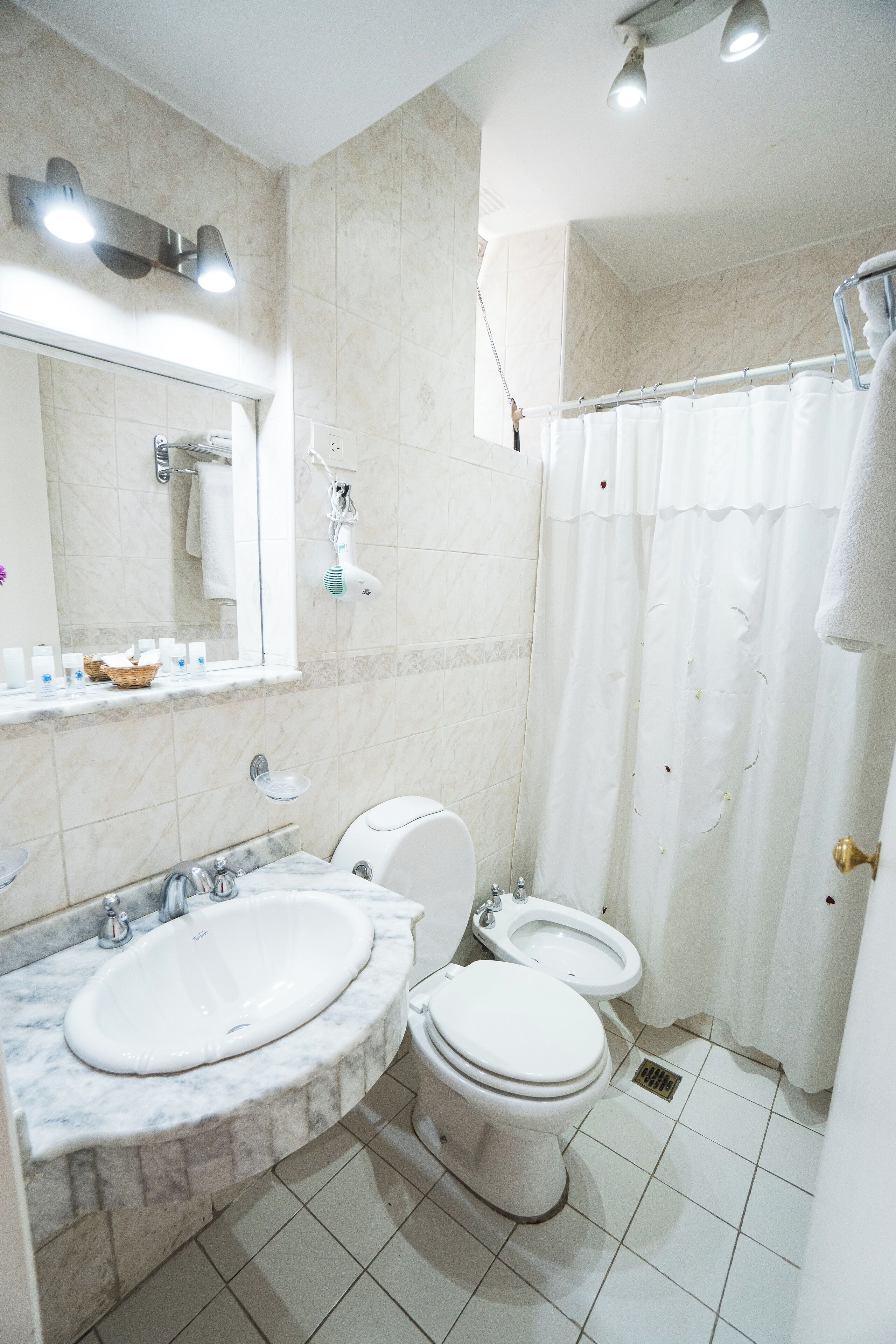 deluxe double room, balcony, city view | bathroom | free toiletries, hair dryer, bidet, towels