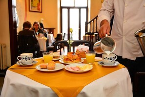 Free daily buffet breakfast