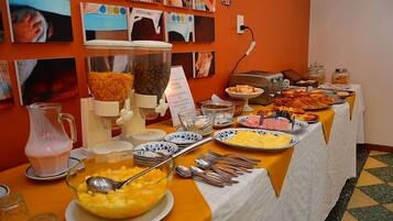 Free daily buffet breakfast