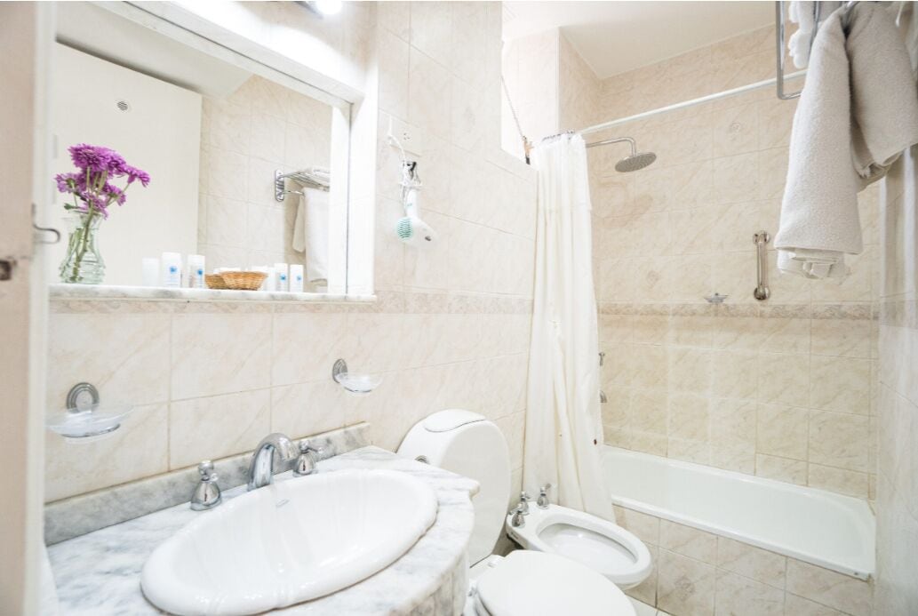 deluxe triple room, balcony | bathroom | free toiletries, hair dryer, bidet, towels