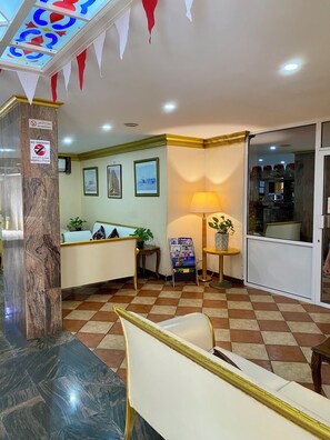 Lobby sitting area - Awal Hotel (Manama)