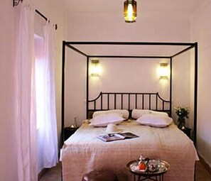 Premium bedding, pillowtop beds, in-room safe, free cribs/infant beds - Riad Honey (Marrakech)