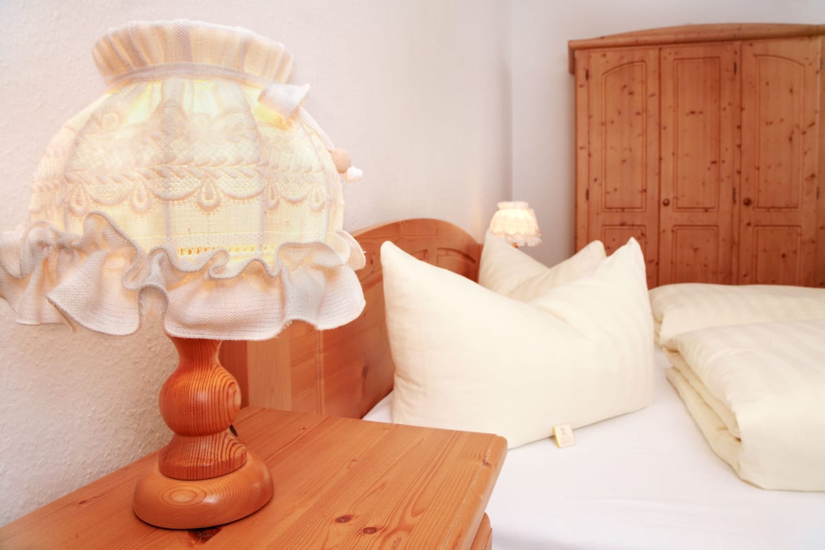 Single Room | Desk, iron/ironing board, free cribs/infant beds, rollaway beds