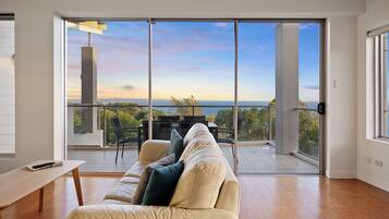 Surmatelas, chambres insonorisées, fer et planche à repasser