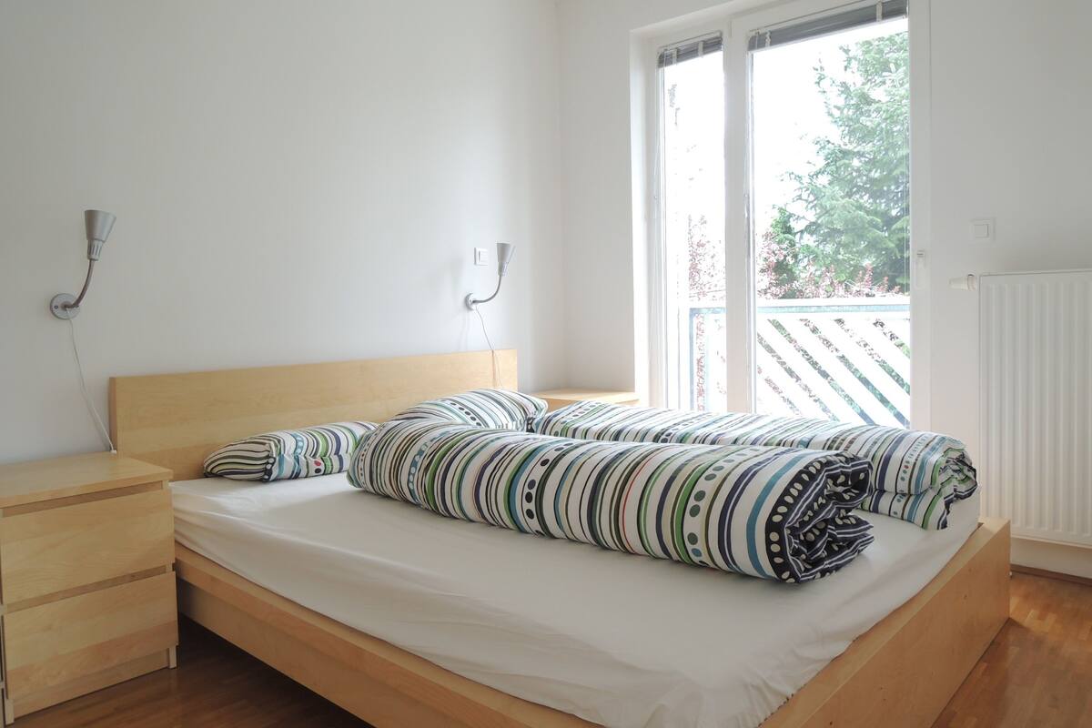 Desk, iron/ironing board (on request), cots/infant beds, free WiFi