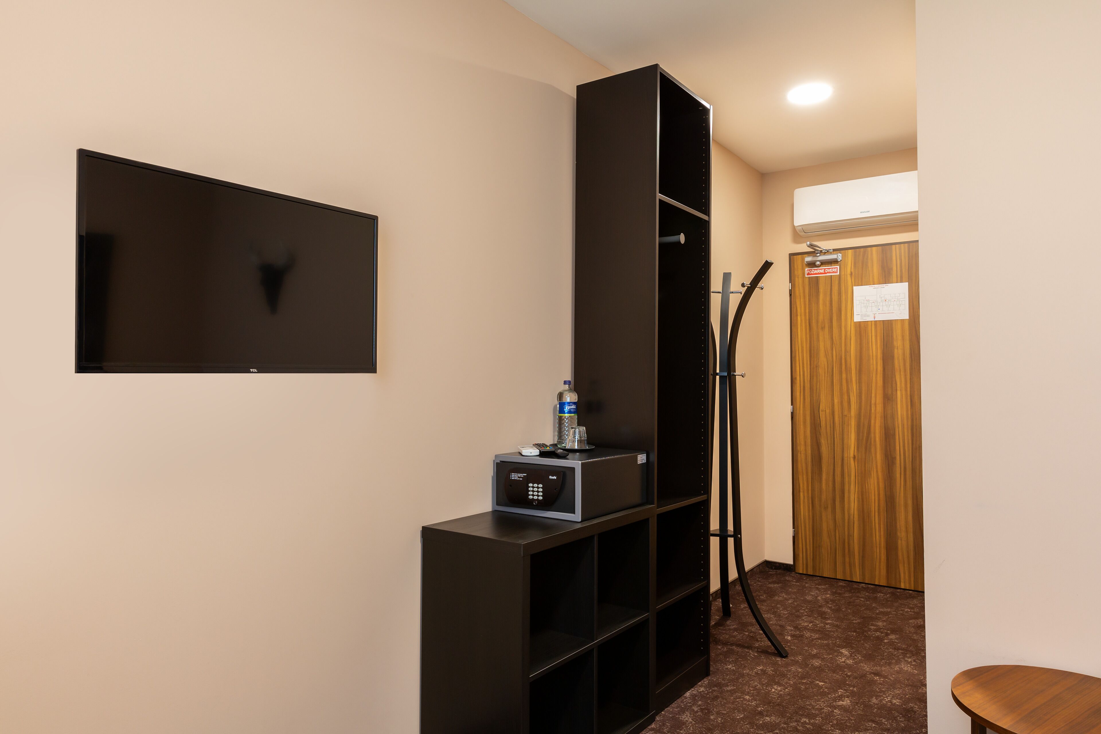 Photo - Max Inn Hotel
