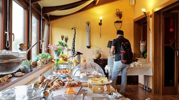 Petit déjeuner buffet servi tous les jours en supplément