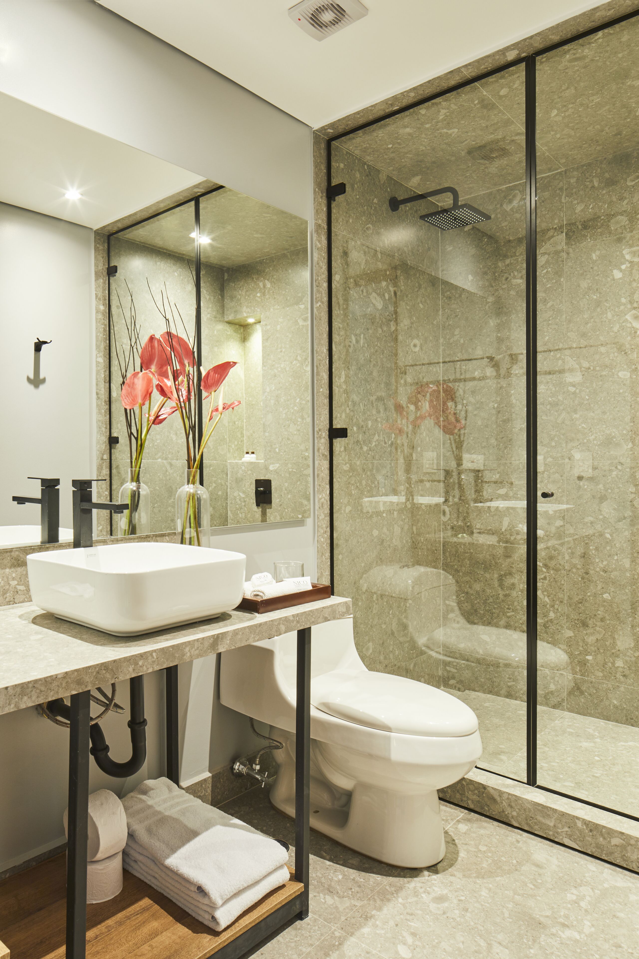 deluxe double room | bathroom | shower, free toiletries, hair dryer, towels