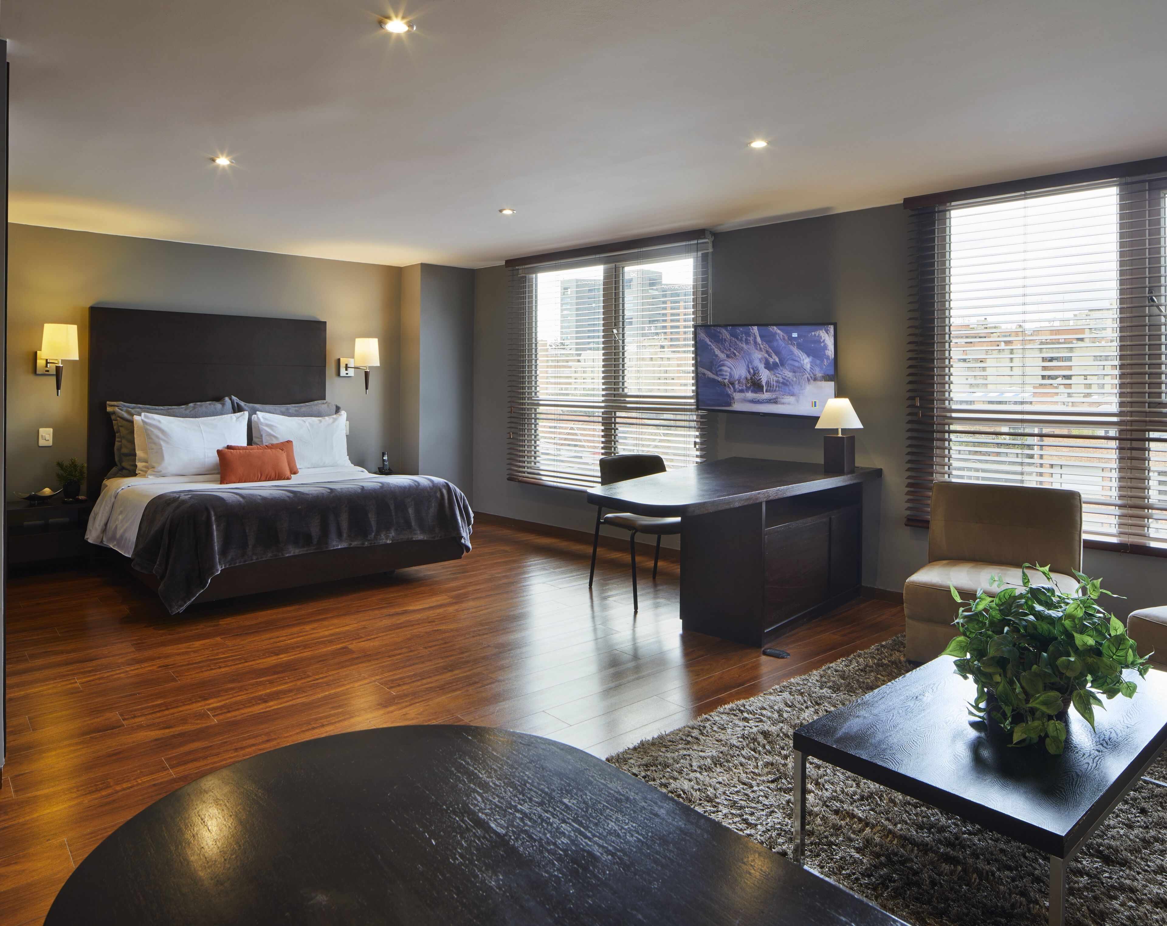 executive suite | 1 bedroom, premium bedding, in-room safe, desk