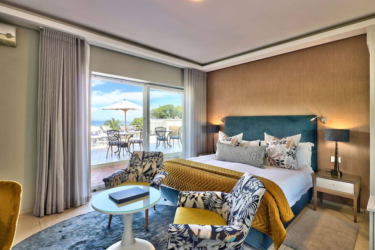 Traveller Room : Pool Deck