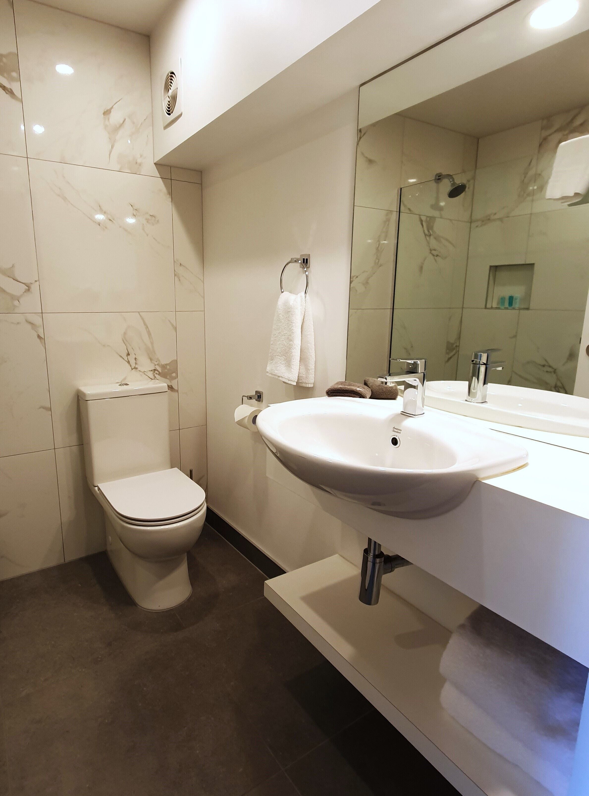 superior room | bathroom | free toiletries, hair dryer, towels, soap