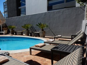 Outdoor pool - Maartens Guesthouse (Cape Town)