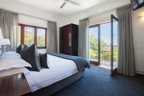 Deluxe Double Room | Premium bedding, in-room safe, soundproofing, iron/ironing board - Maartens Guesthouse (Cape Town)