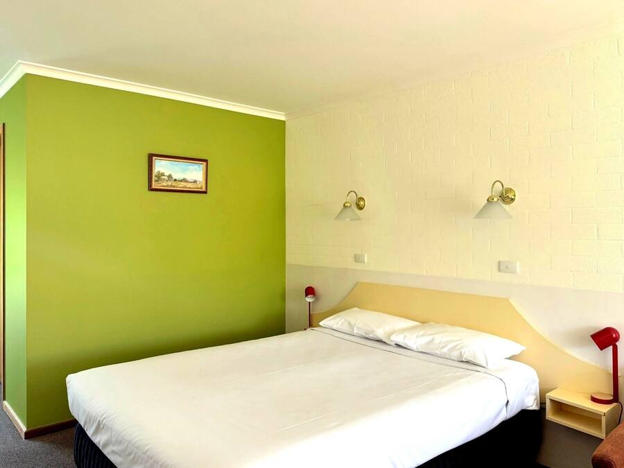 Minibar, desk, laptop workspace, blackout curtains