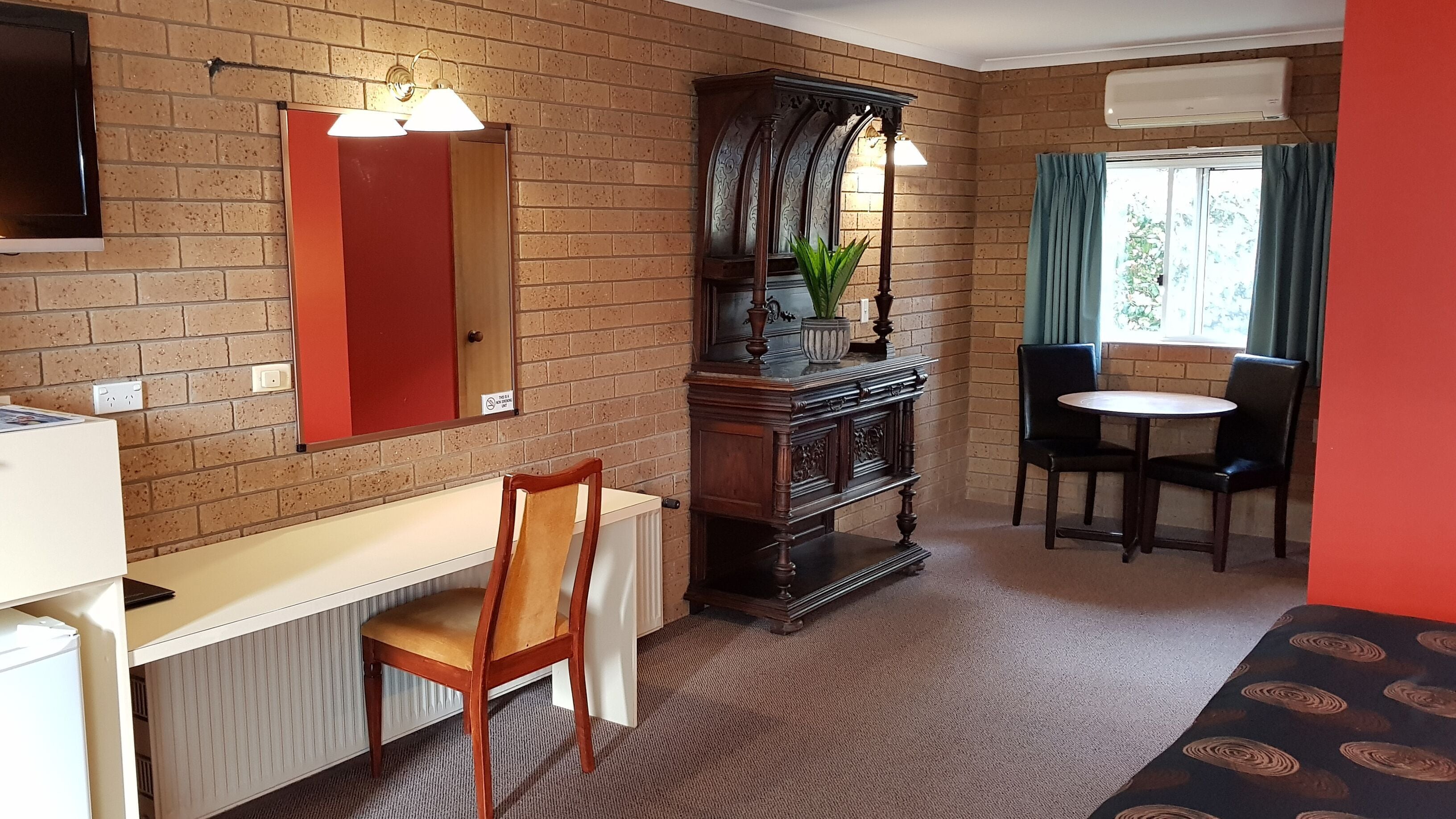 Minibar, desk, laptop workspace, blackout drapes