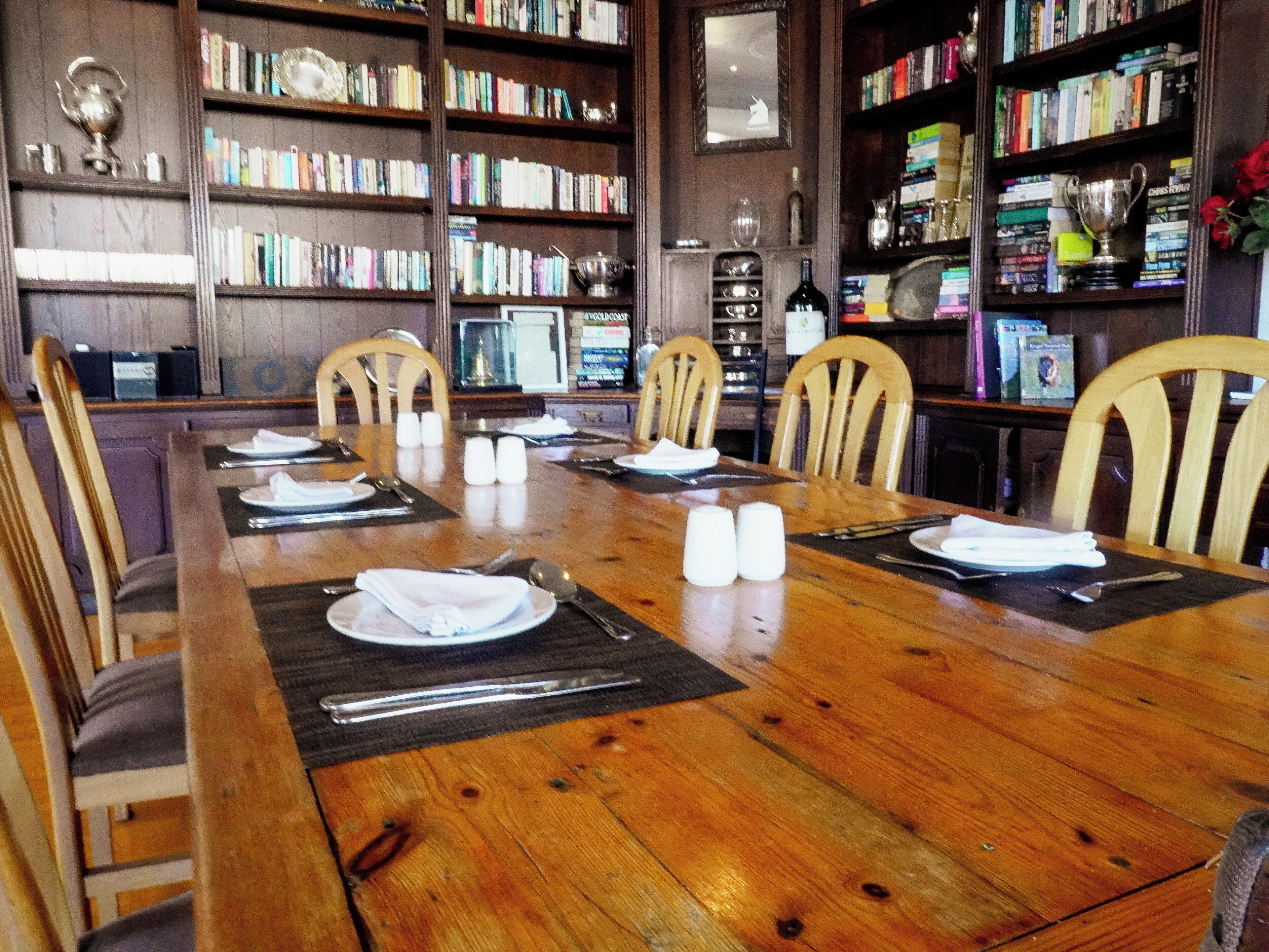 Café da manhã com buffet grátis todos os dias