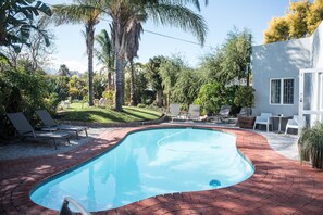 Outdoor pool, pool loungers