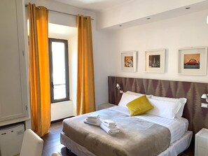 1 phòng ngủ, bộ đồ giường cao cấp, minibar, két bảo mật tại phòng 