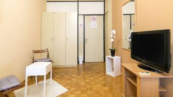 City Triple Room, 3 Single Beds | In-room safe, desk, soundproofing, free WiFi