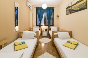 ห้องพักสำหรับสี่ท่าน, หล ายเตียง | ตู้นิรภัยในห้องพัก, โต๊ะทำงาน, ห้องเก็บเสียง, Wi-Fi ฟรี