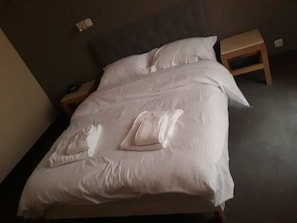 Minibar, bureau, fer et planche à repasser, Wi-Fi gratuit