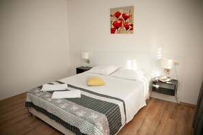 Habitación doble Confort, 1 cama matrimonial | Wifi gratis 