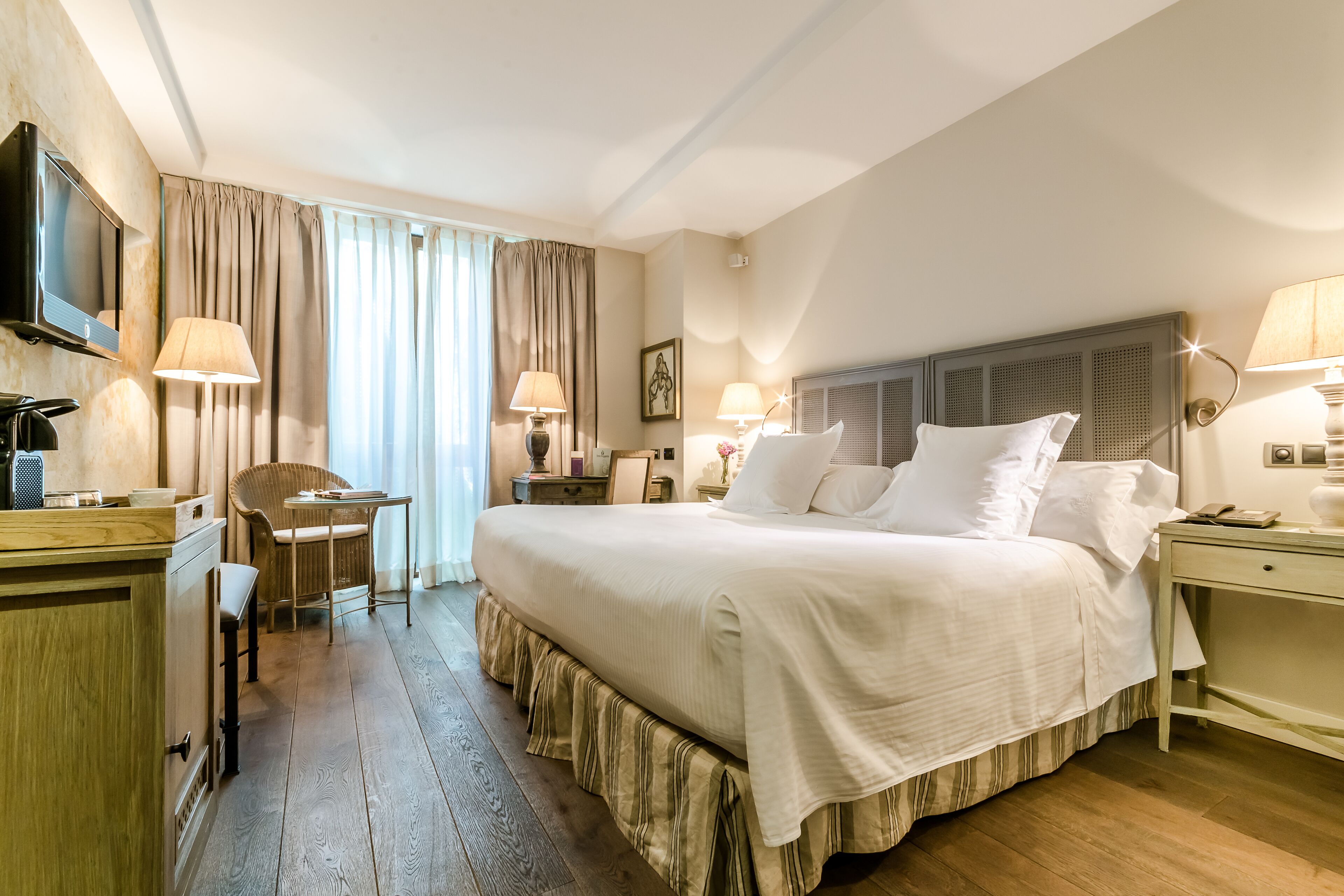 Seprai premium, tempat tidur Select Comfort, dan isi minibar gratis