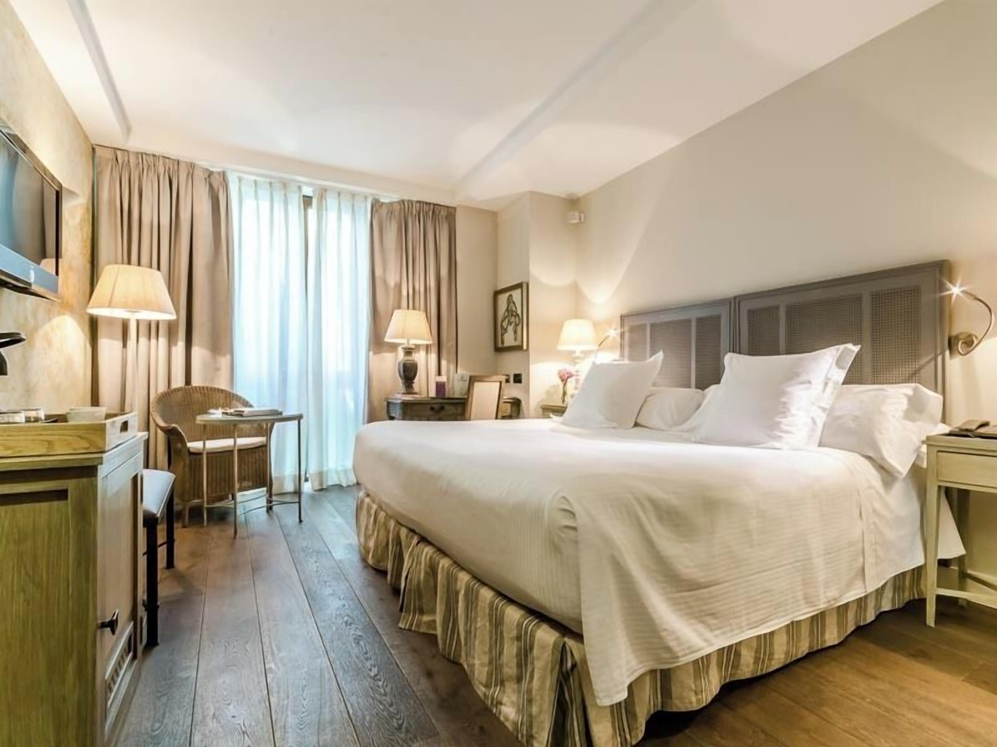 Seprai premium, tempat tidur Select Comfort, dan isi minibar gratis