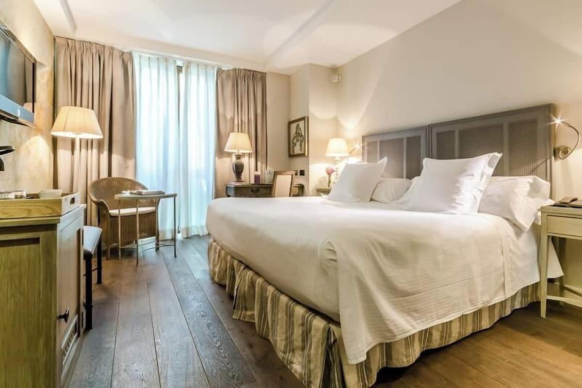 Premium bedding, Select Comfort beds, minibar (some free items)