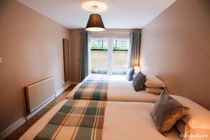 Apartment, 3 Bedrooms sleeping 6 | Iron/ironing board, free cots/infant beds, free WiFi, bed sheets - Edinburgh Playhouse Apartments (Edinburgh)