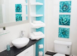 Standard Apartment, 2 Bedrooms | Bathroom