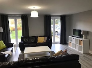 Apartment, 4 Bedrooms sleeping 8 | Living room | TV
