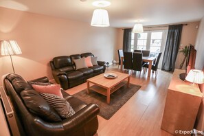 Apartment, 3 Bedrooms sleeping 6 | Living room - Edinburgh Playhouse Apartments (Edinburgh)