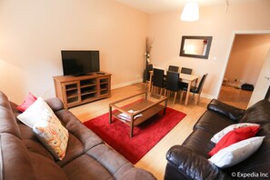Standard Apartment, 2 Bedrooms | Living room
