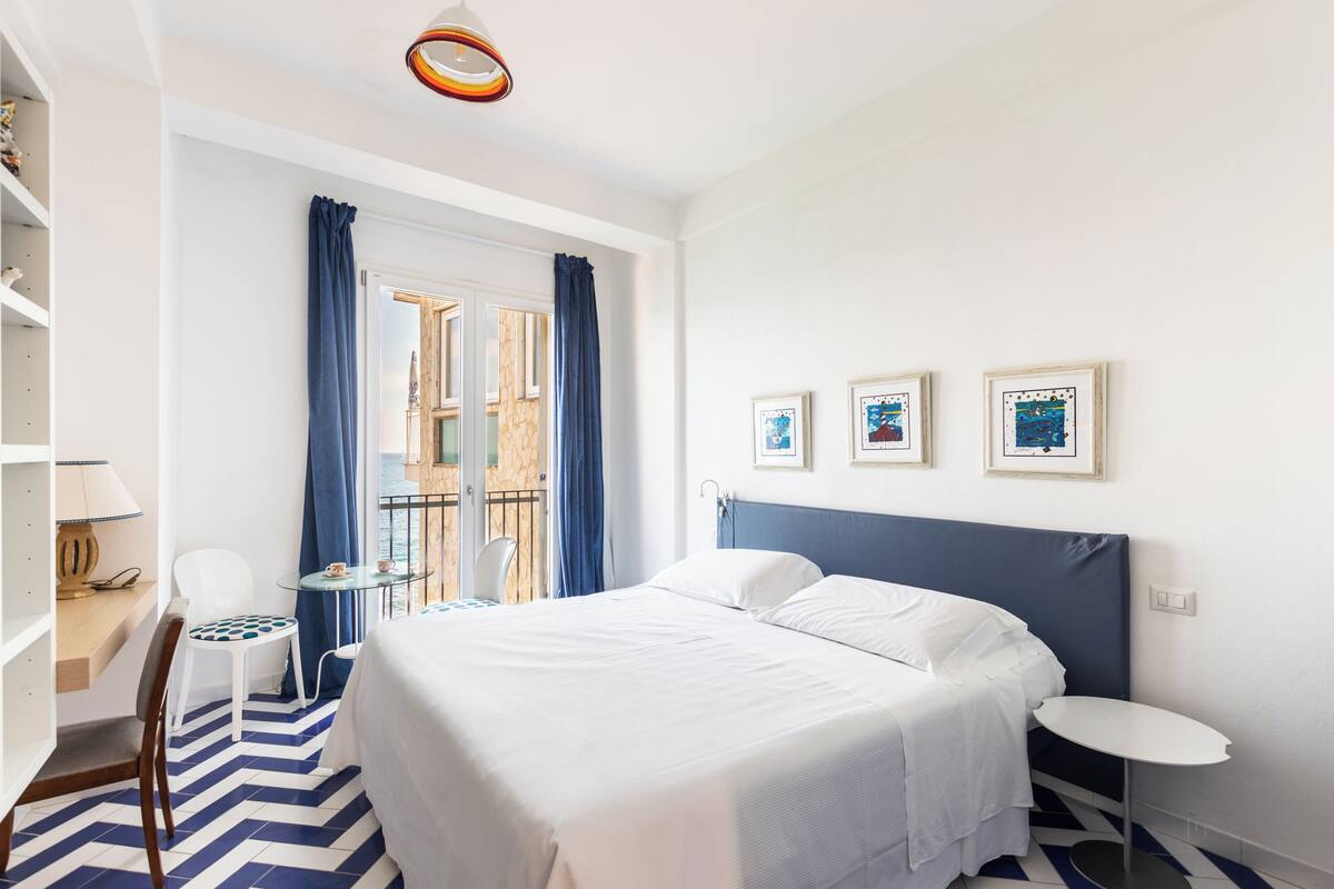 Kamar Standar, 1 kamar tidur, pemandangan laut, gedung tambahan | Seprai antialergi, minibar, brankas, dan tirai kedap cahaya