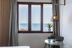 Habitación romántica doble, 1 cama de matrimonio, vistas al mar, mirando al mar | Vistas al agua