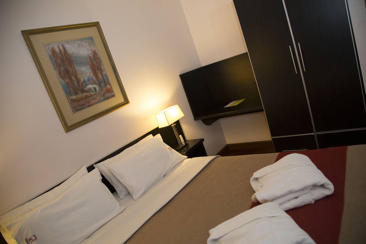 Ropa de cama hipoalergénica y minibar