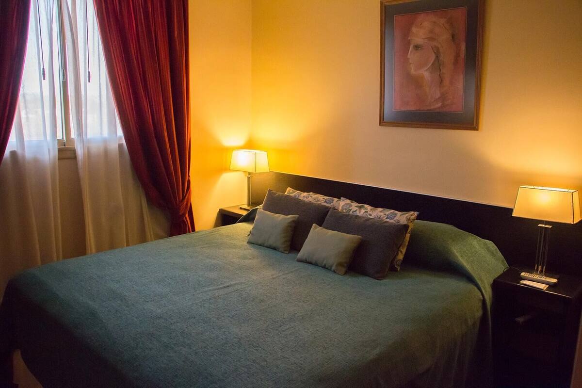 Literie hypoallergénique, minibar, coffres-forts dans les chambres