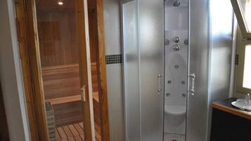 Body treatments, body scrubs, facials, massage/treatment rooms, massages