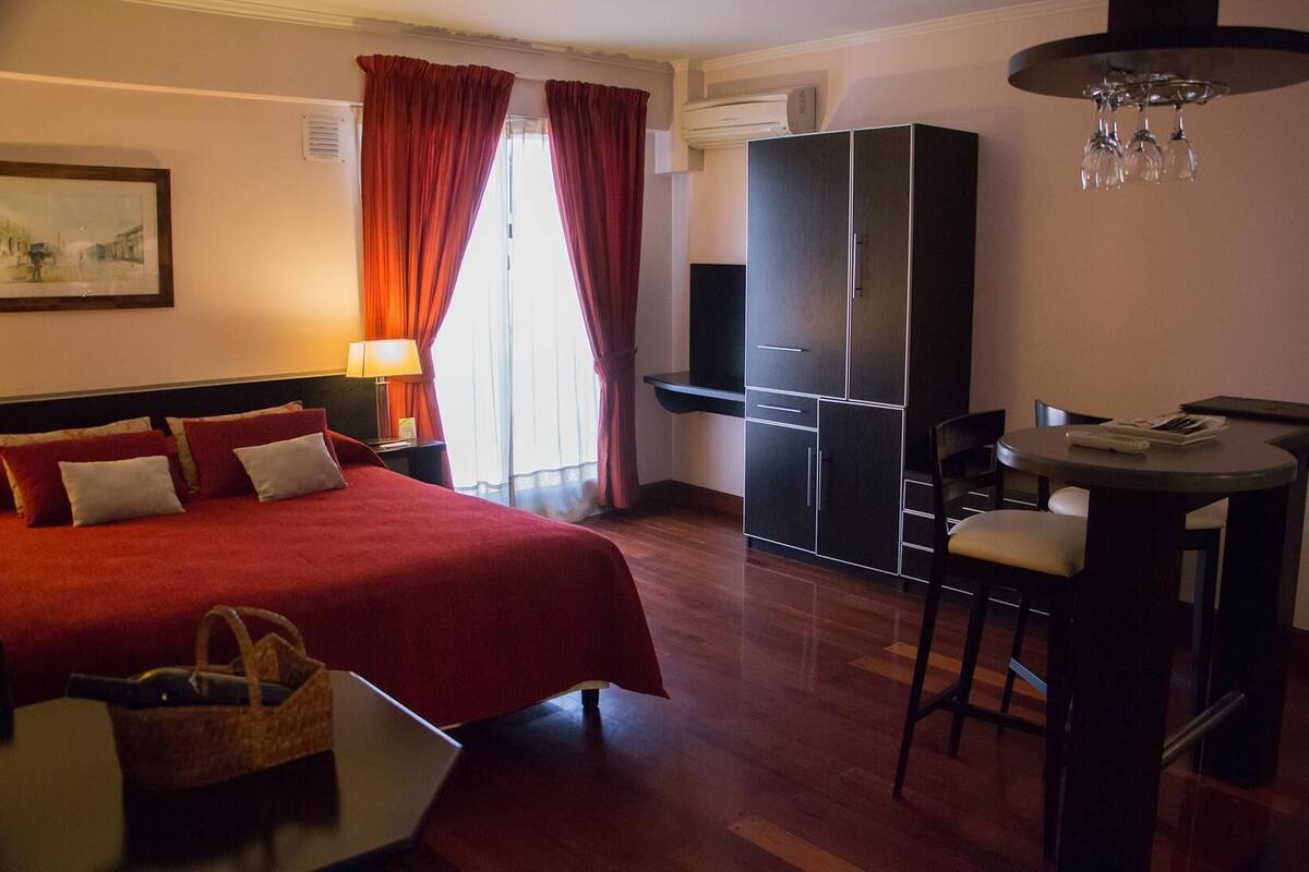 Literie hypoallergénique, minibar, coffres-forts dans les chambres