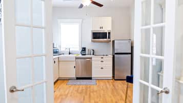 Quarto triplo família | Cozinha privada | Geladeira grande, cafeteira/chaleira