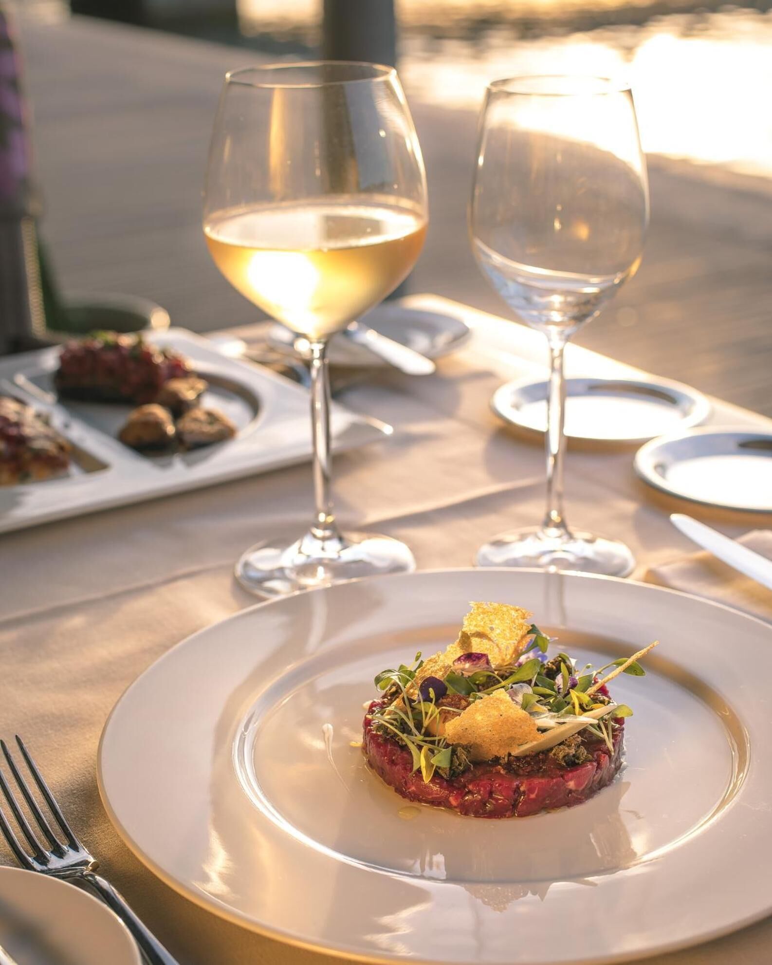 3 restaurants, breakfast, lunch, dinner served; local cuisine