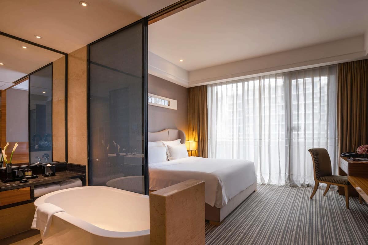 Down comforters, minibar, in-room safe, desk