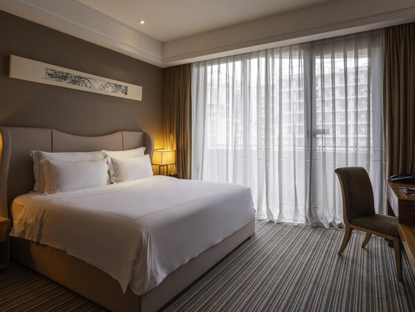 Executive Room, 1 King Bed, Club Lounge Access | Down comforters, minibar, in-room safe, desk - Pullman Foshan Shunde (Foshan)